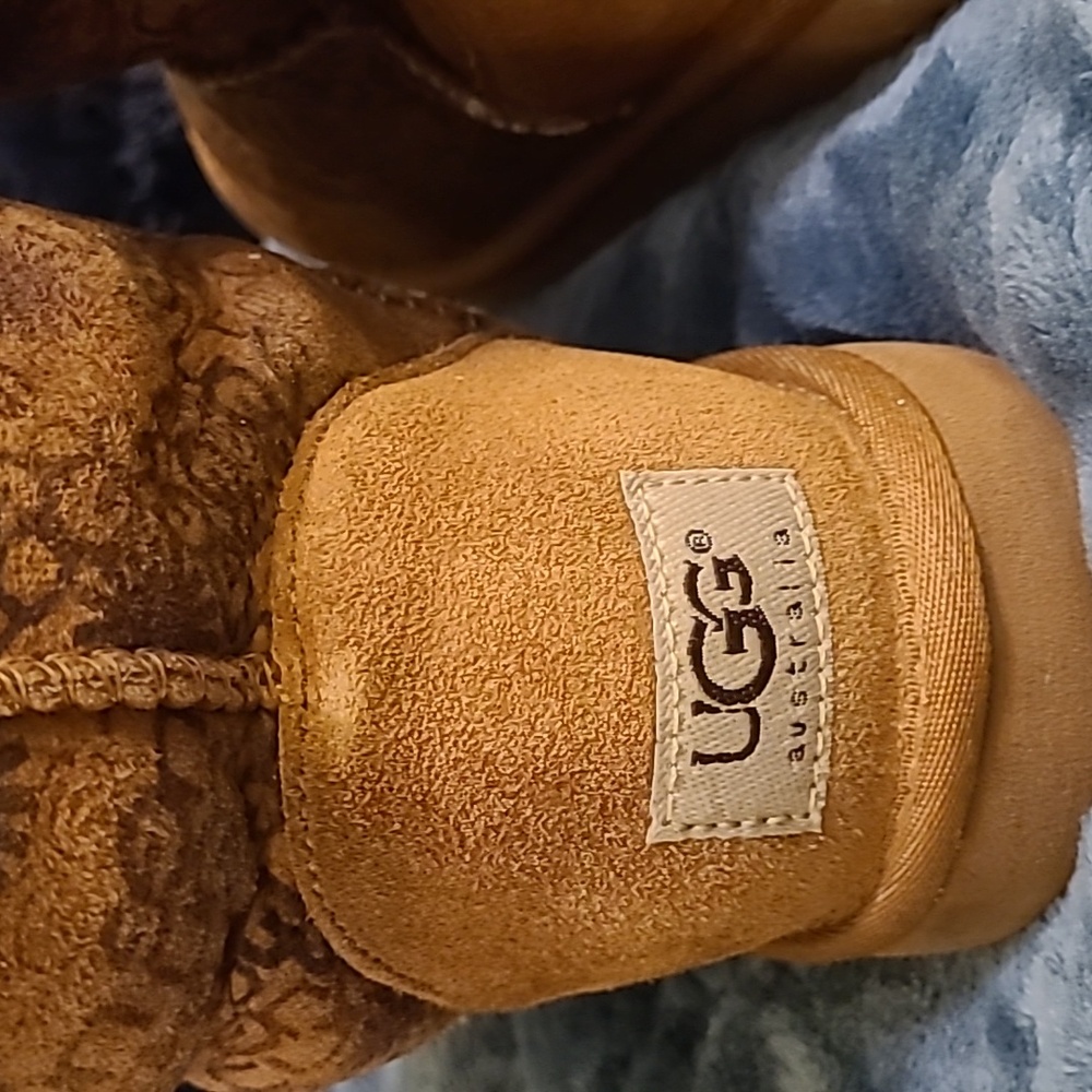 UGGS authentic - Picture 11 of 16